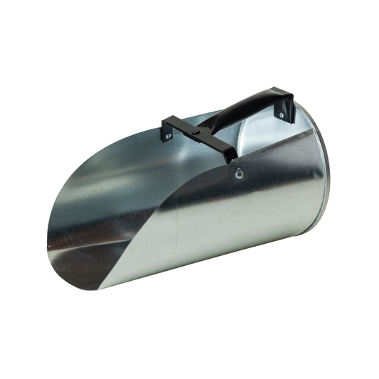 6-quart galvanized steel feed scoop with ergonomic handle for large feed tasks